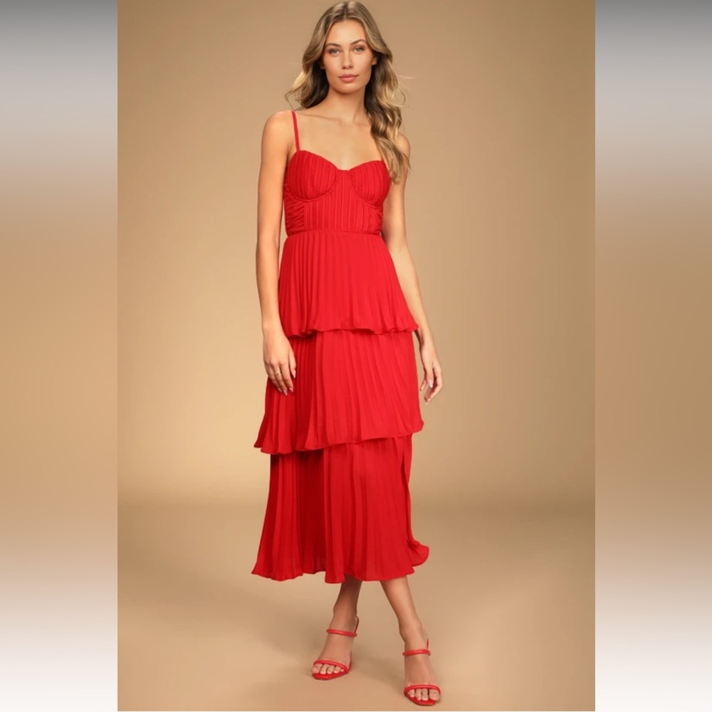 New with tags! Lulus tiered midi dress